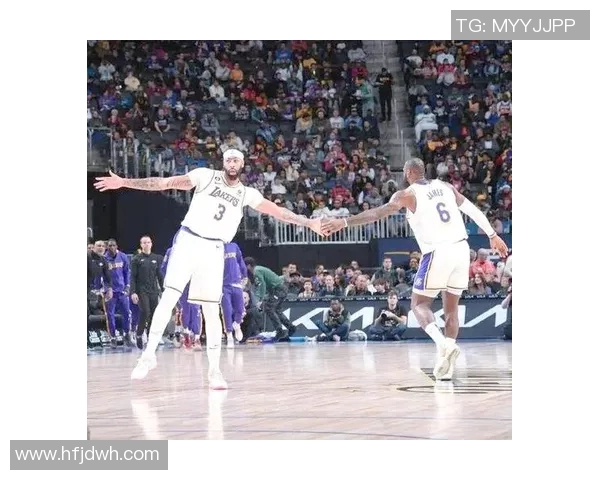 2012年湖人与活塞的激烈对决回顾与赛季精彩瞬间分析