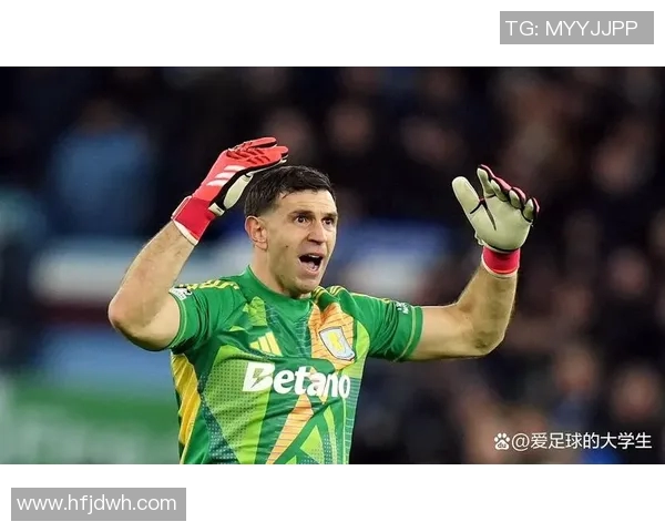 马丁内斯的传奇人生与足球生涯探索:从青涩少年到世界级球星的成长之路